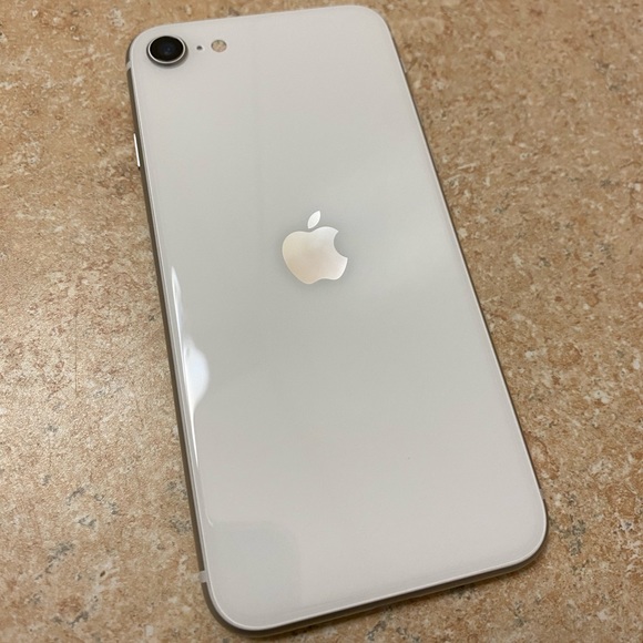 iPhone SE 2020 - 64 GB - BOOST LOCKED